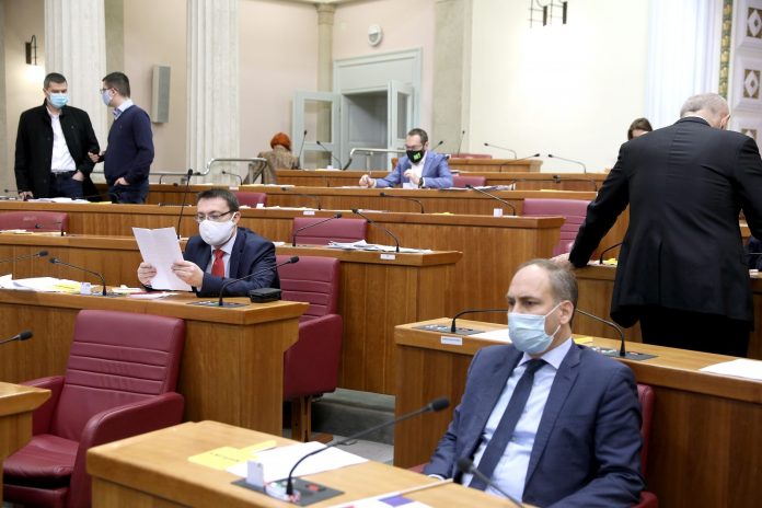 PXL_181220_31204333-696×464