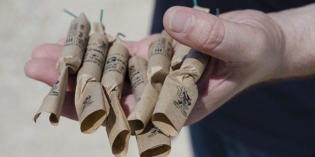 hand-2887695_640