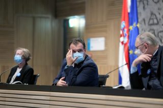 PXL_050121_31352960-696×464