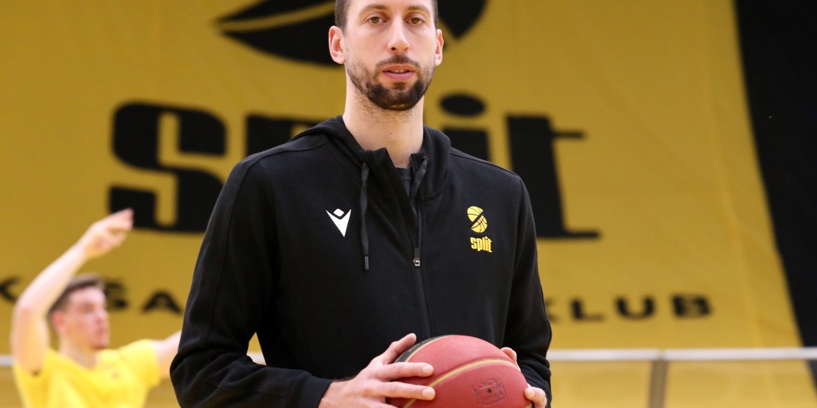 Split: Kapetan hrvatske košarkaške reprezentacije Roko Leni Ukić vratio se u KK Split