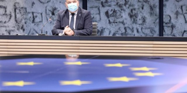 PXL_110121_31413532-696×464