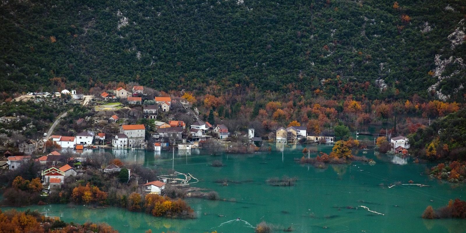 Vrgorac: Pogled na poplavljene Kokoriće
