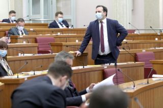 PXL_200121_31504232-696×464