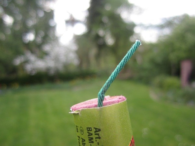 firecrackers-328570_640