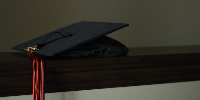 graduation-3498090_640
