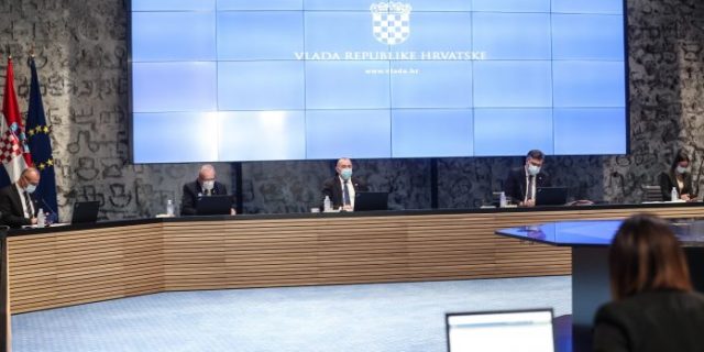 PXL_040221_31697153-696×464