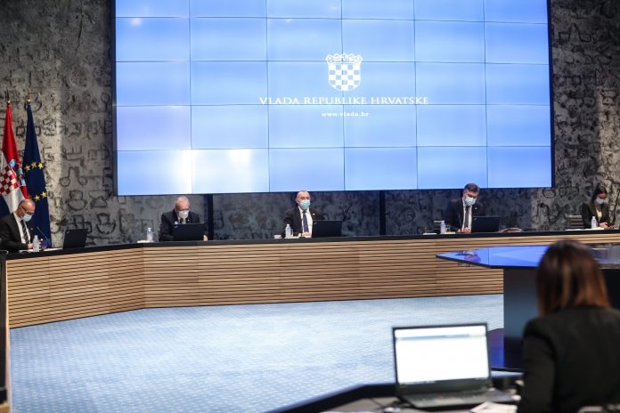 PXL_040221_31697153-696×464