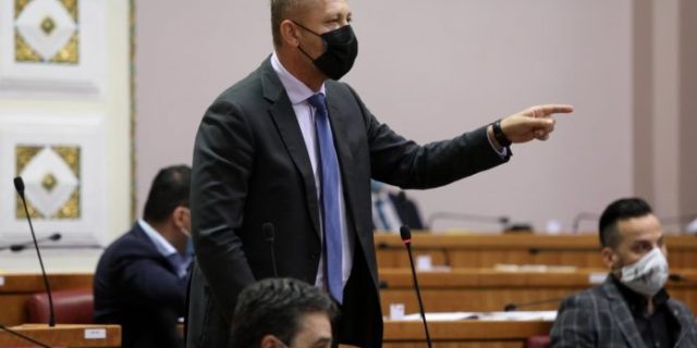 PXL_180920_30183532-696×464