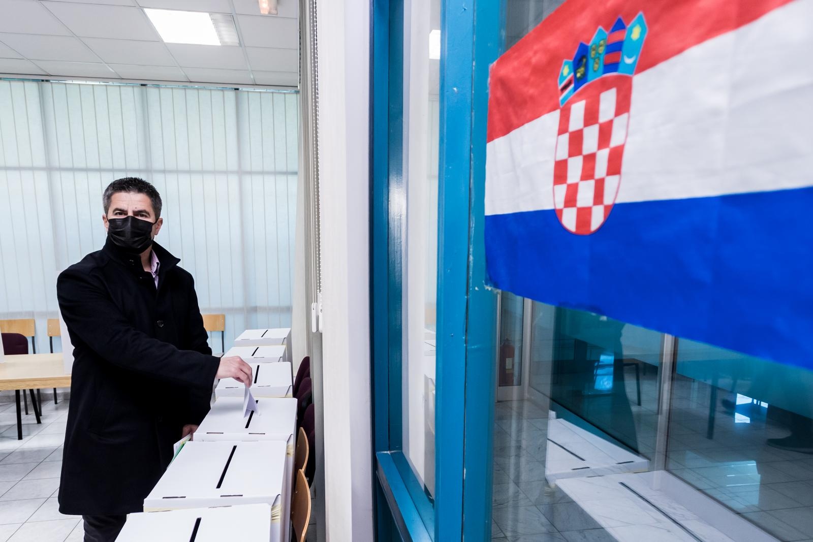 Split: Vice Mihanović glasuje na unutarstranačkim izborima HDZ-a