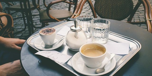 coffee-shop-1154289_640