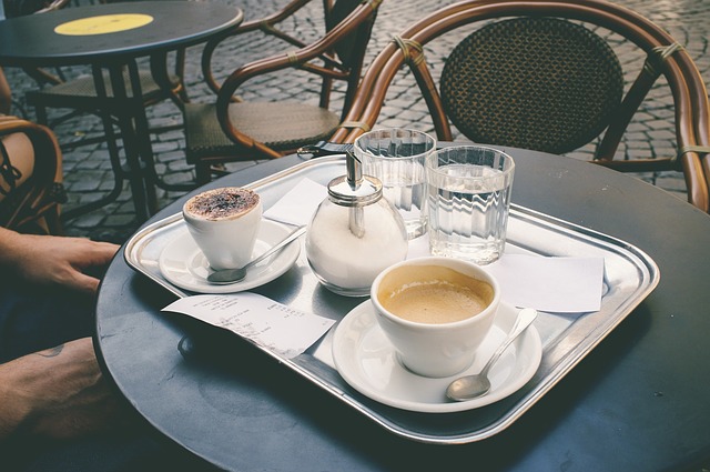 coffee-shop-1154289_640