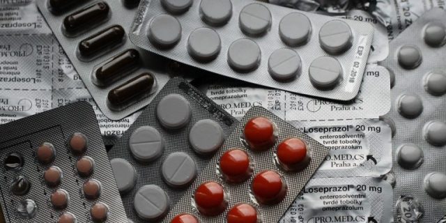 drugs-1728381_1280-768×512