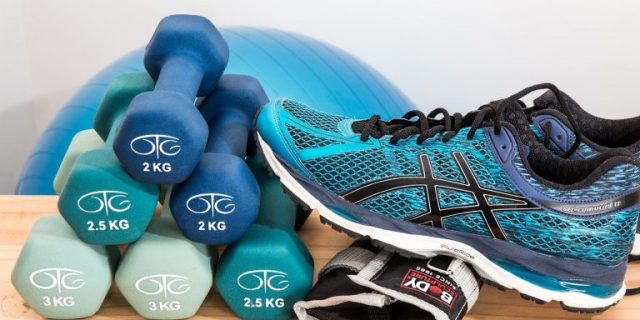 dumbbells-2465478_1280-768×512