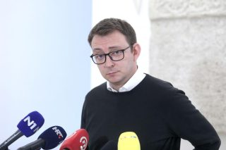 Zagreb: Zastupnik Bojan Glavašević komentirao u Saboru covid dodatak za umirovljenike