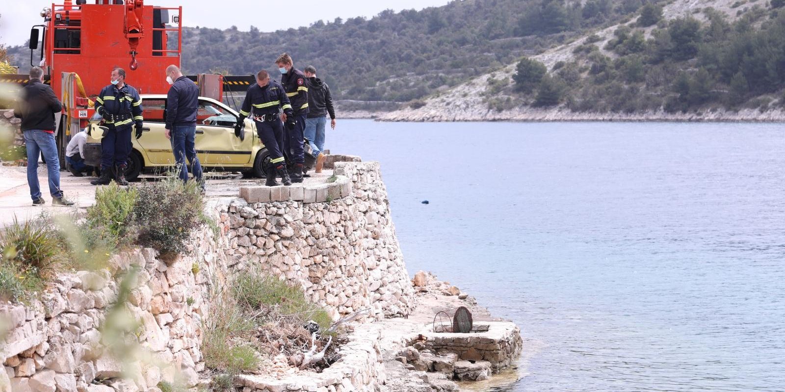 U moru kod Vinišća pronašli automobil s mrtvim tijelom