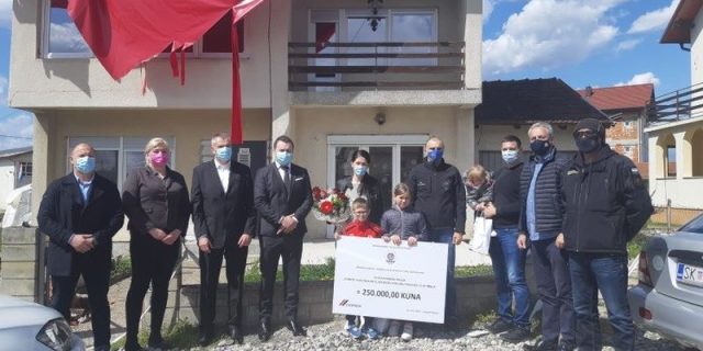 petrinja-policajci-donacija-potres