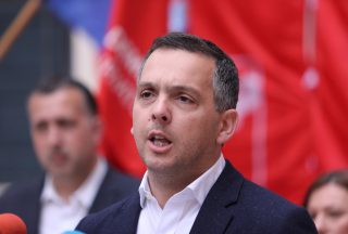 Split: Čelnici splitskog SDP-a i Stranke umirovljenika dijelili su karanfile