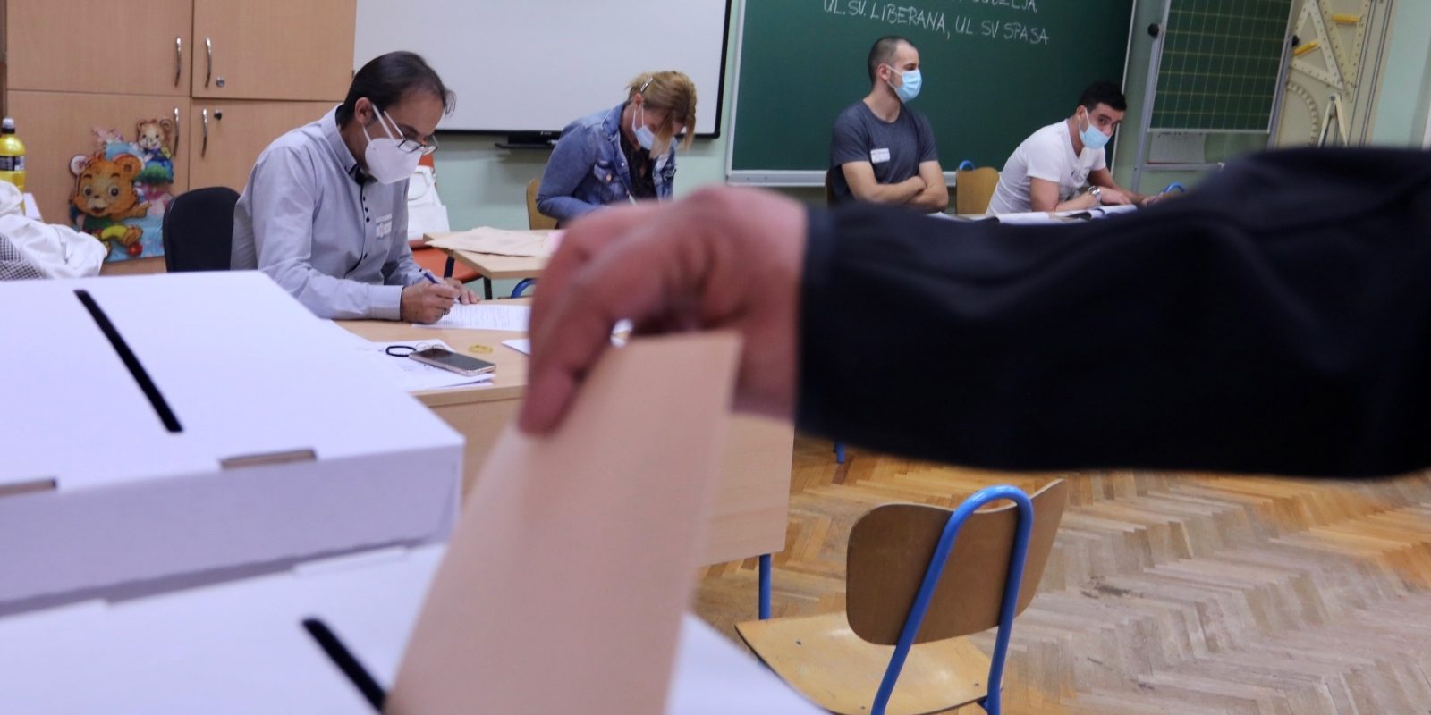 Split: Građani od ranog jutra na biralištima glasuju za svoje kandidate na lokalnim izborima