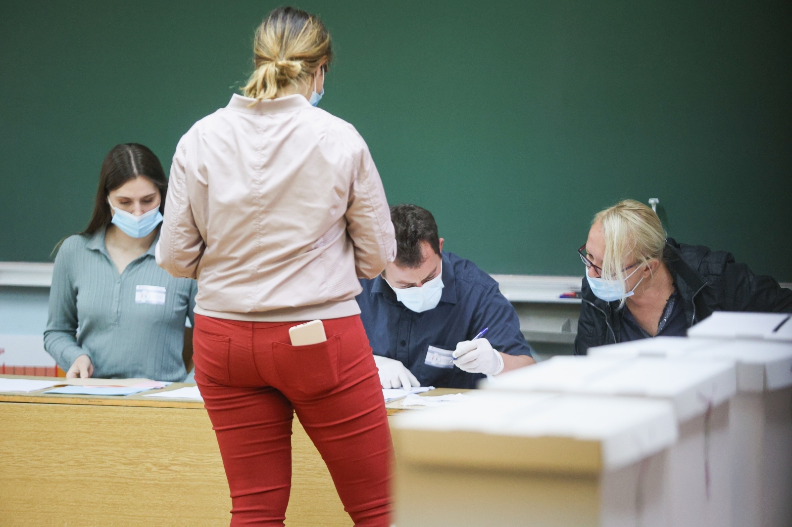 Zadar: Građani izlaze na birališta obaviti svoju građansku dužnost