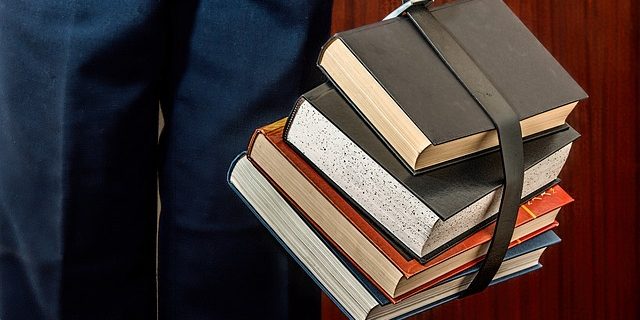 books-1012088_640