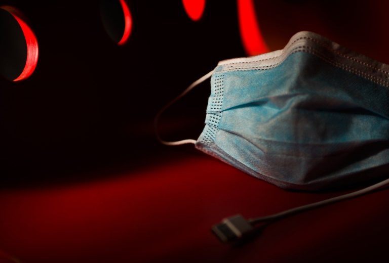 face-mask-5911245_1280-768×520