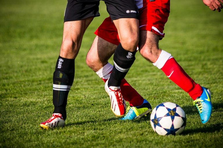 football-606235_1280-768×511