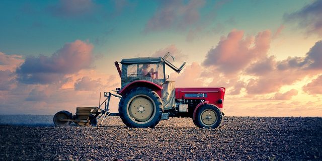 tractor-4894284_640