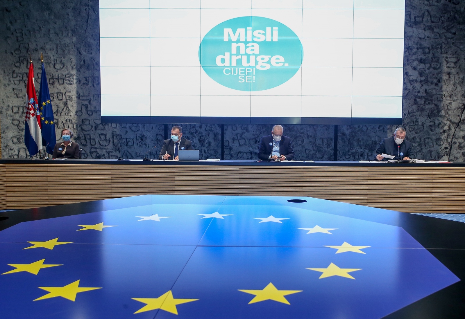 U posljednja 24 sata zabilježeno je 590 novih slučajeva zaraze koronavirusom, a preminulo je šest osoba.