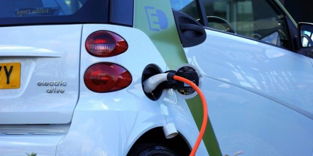 electric-car-1458836_1280-768×431