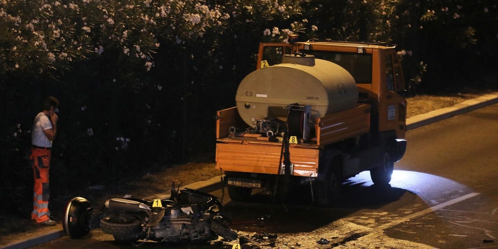 Split: Motociklist naletio na cisternu, preminuo je u splitskoj bolnici