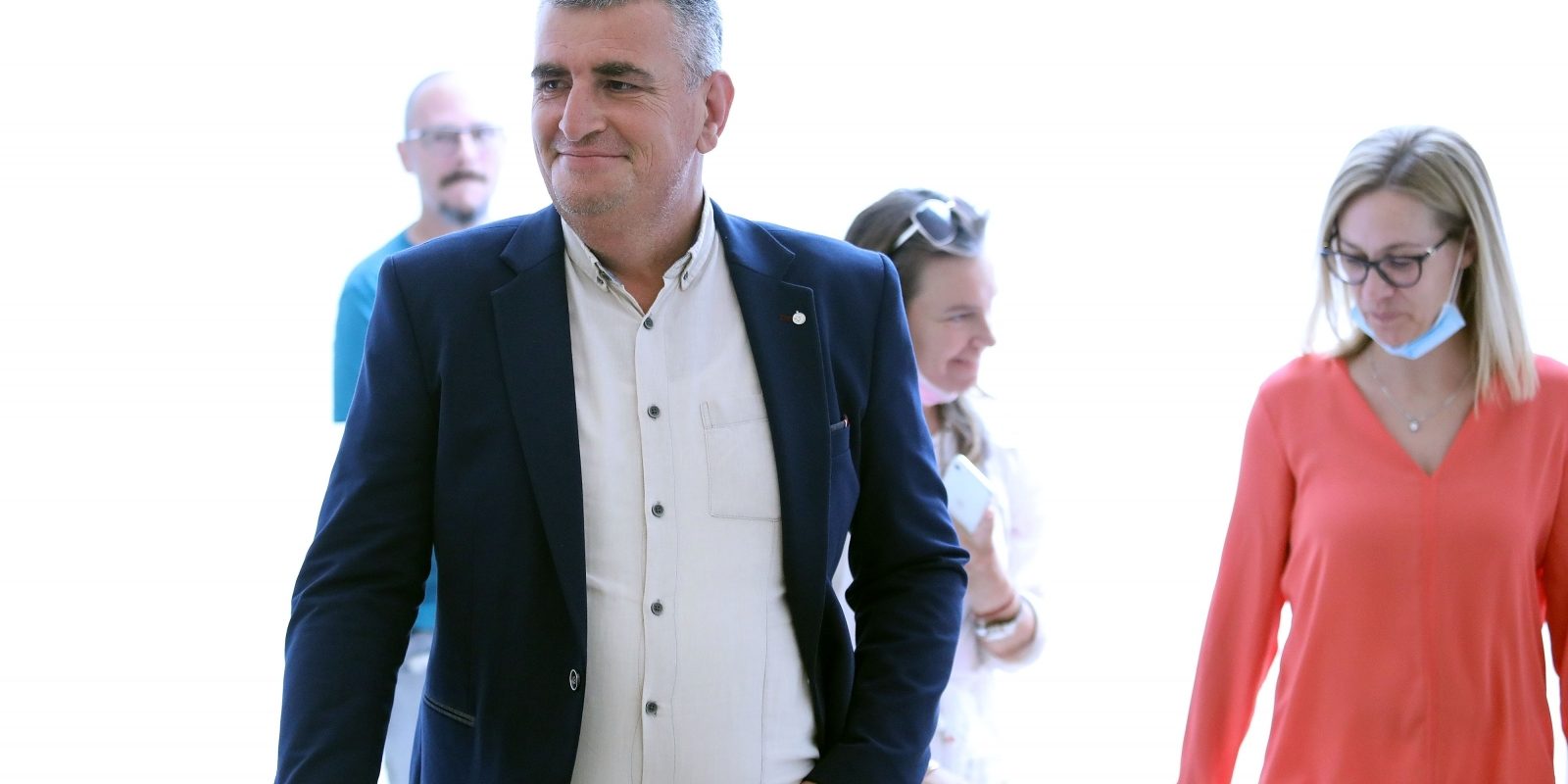 Zagreb: Na konferenciji za medije zastupnik Miro Bulj kometirao je rad Sabora