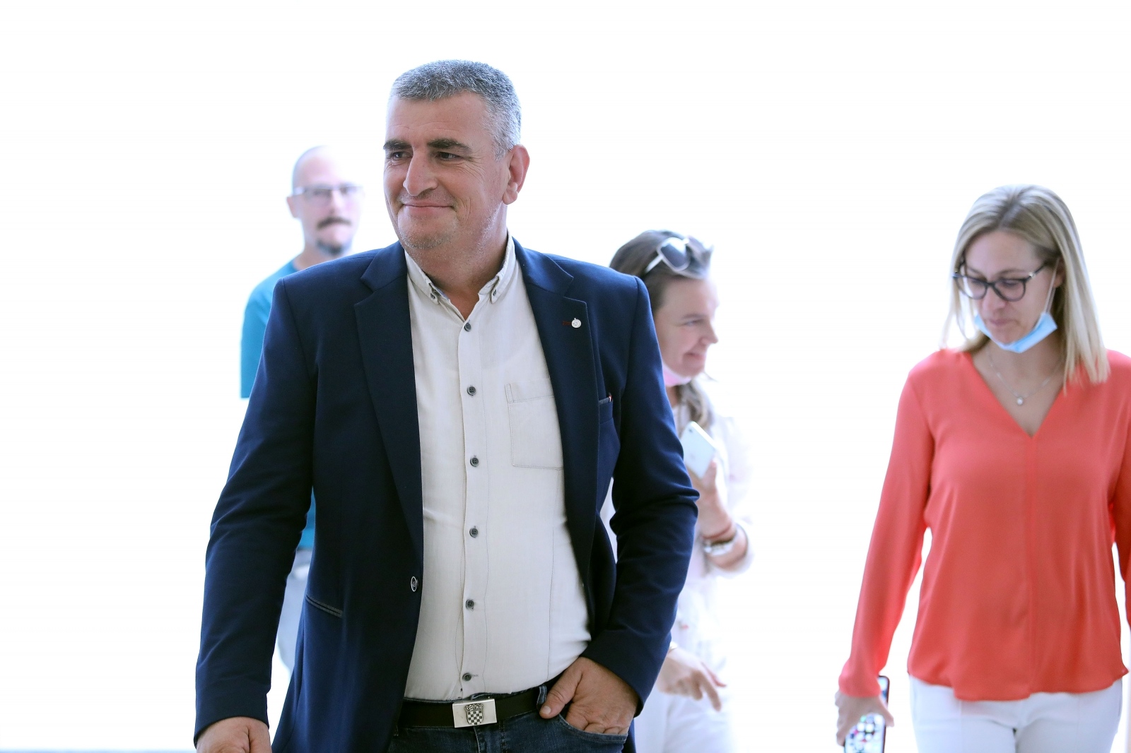 Zagreb: Na konferenciji za medije zastupnik Miro Bulj kometirao je rad Sabora