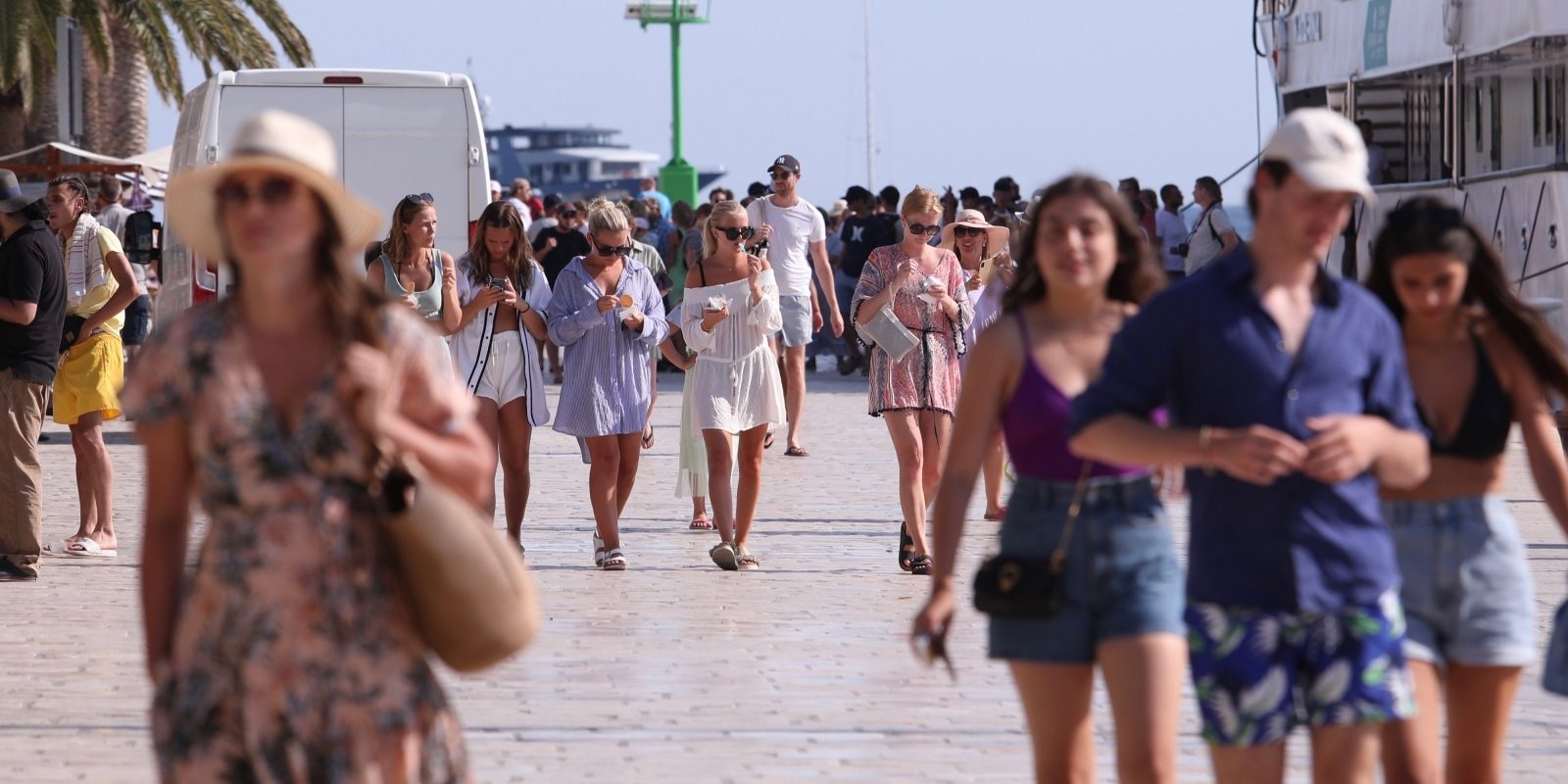 Sve je više turista na Hvaru