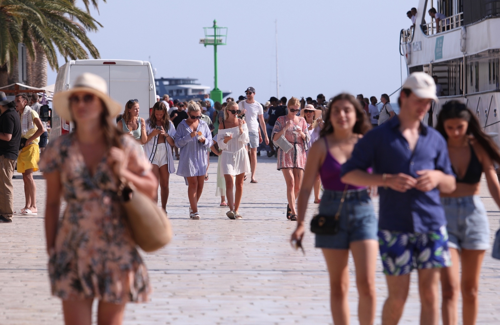 Sve je više turista na Hvaru