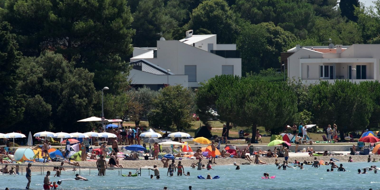 Sve plaže na fažanskoj rivijeri pune su turista