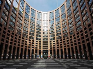 european-parliament-1265254_1280-768×576