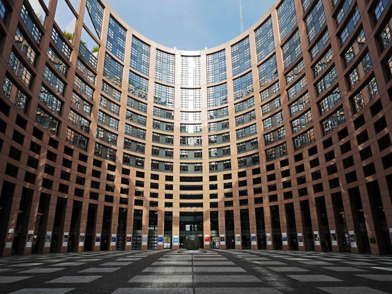 european-parliament-1265254_1280-768×576