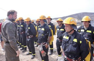 Ministar obrane Mario Banožić obišao protupožarne snage angažirane na gašenju požara kod Segeta Gornjeg