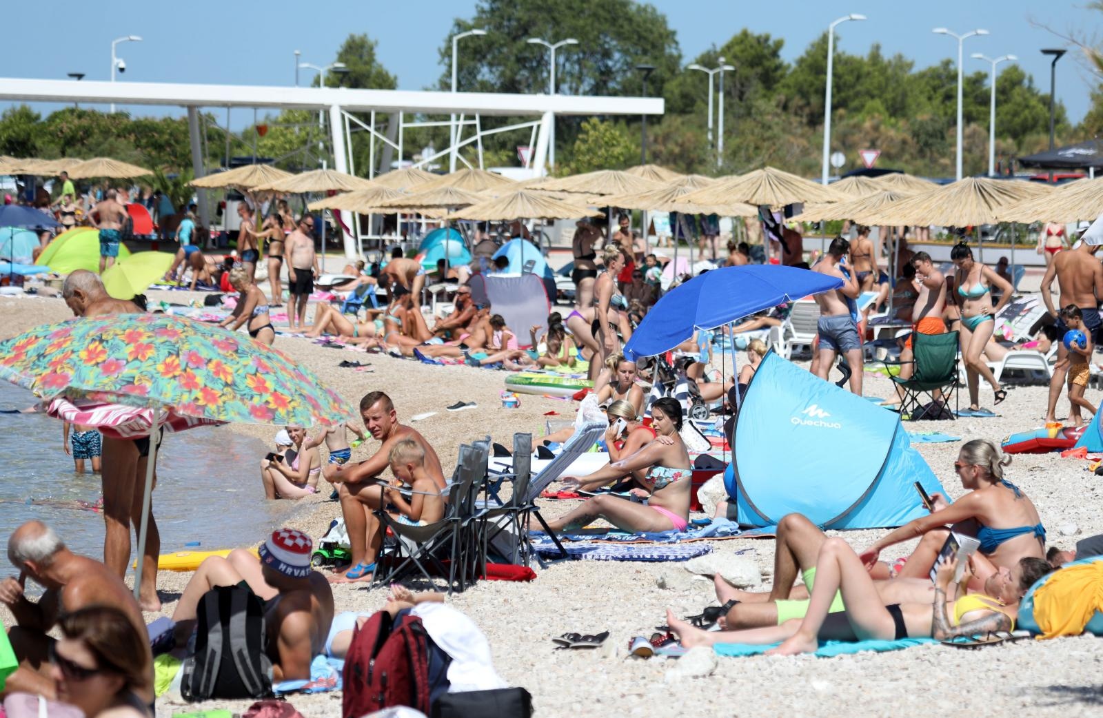 Velika gužva na plaži u Brodarici
