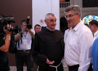 Premijer sa suradnicima obišao Svetište Čudotvorne Gospe Sinjske