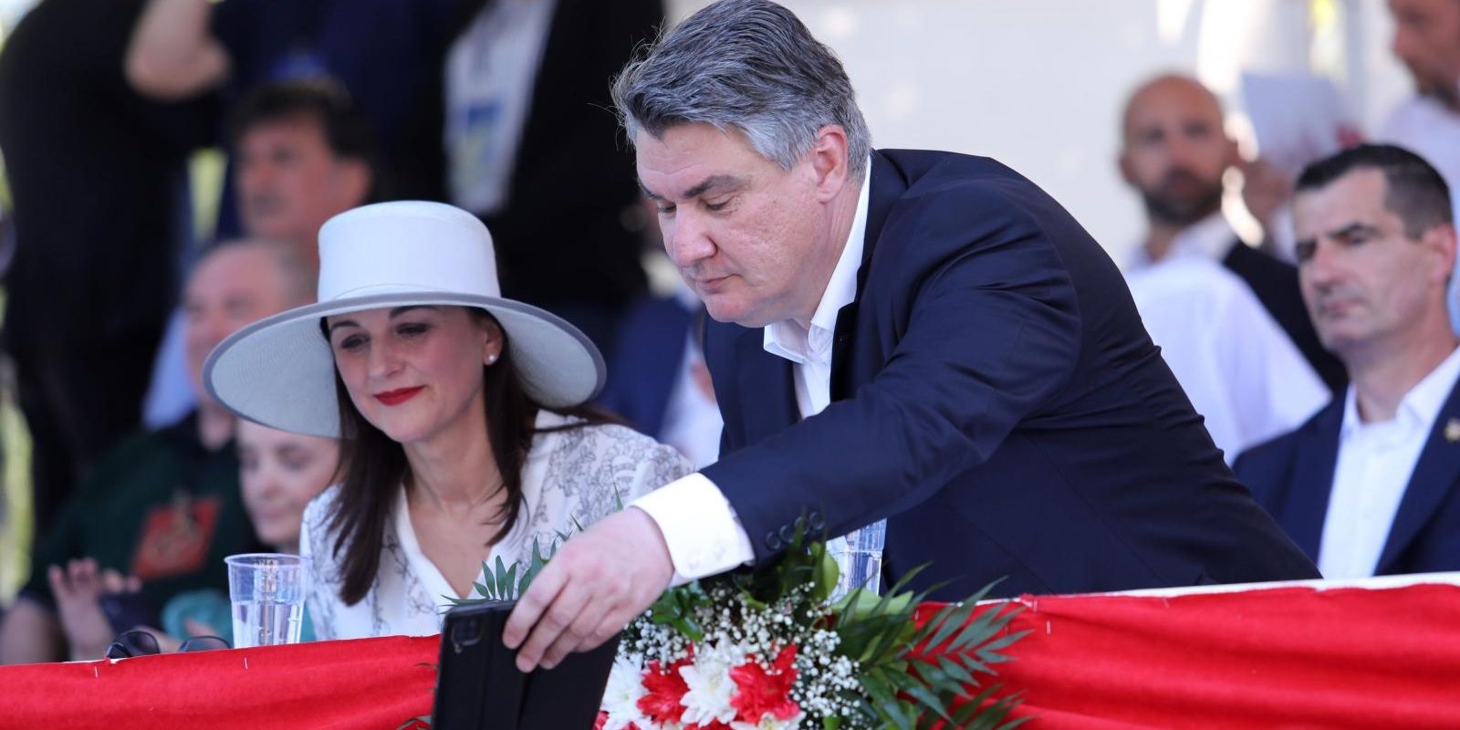 Predsjednik sa suprugom snimio selfie za uspomenu s Alke