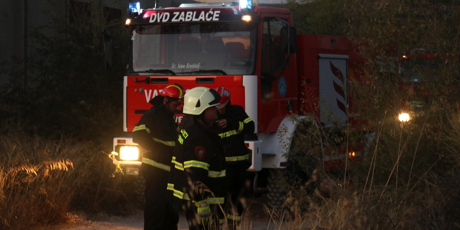 Izbio požar na prostoru bivše vojarne Bribirskih knezova u Šibeniku