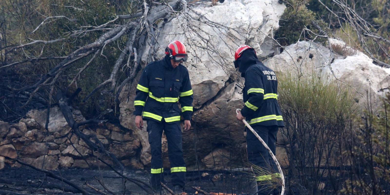 Od ponoći traje borba s požarima na šibenskom području