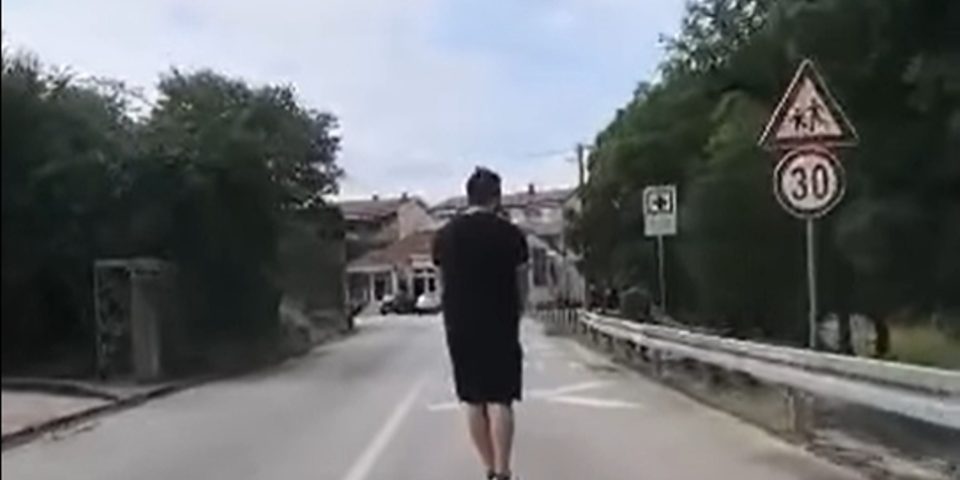 romobil-sredina-ceste