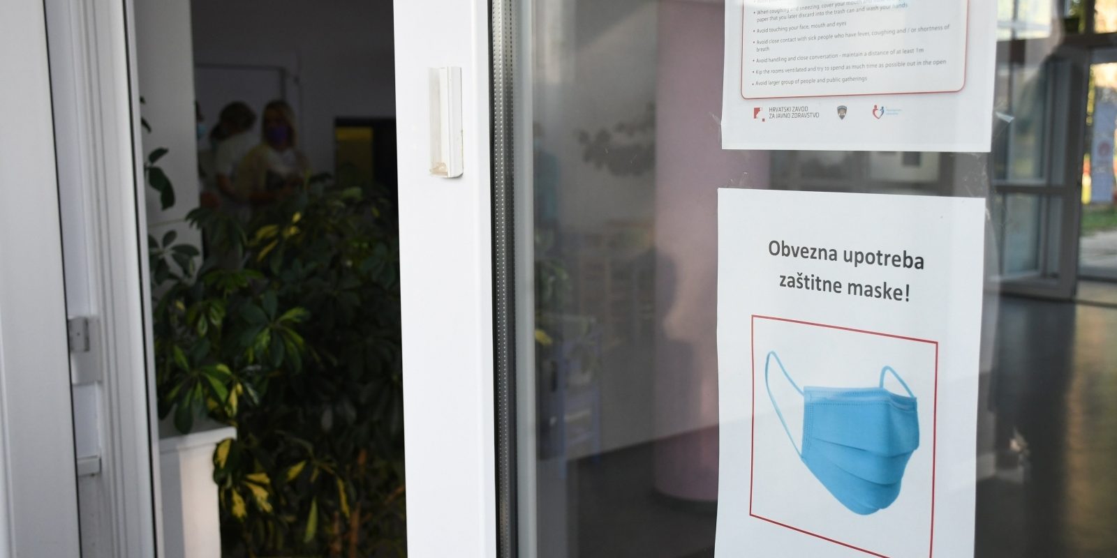 Grubišno Polje: Učenici su se vratili u školske klupe, župan  Marušić posjetio je školarce