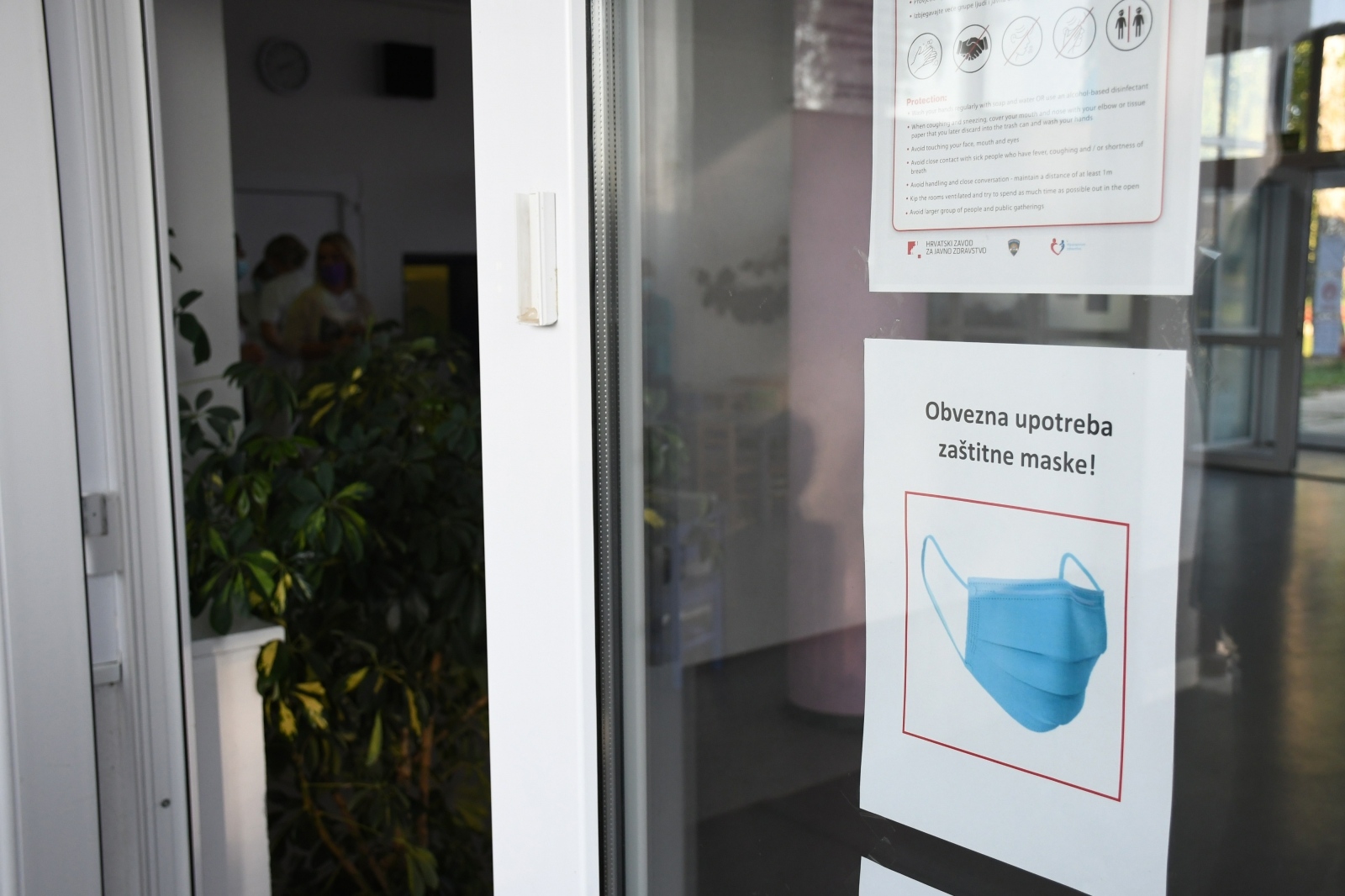 Grubišno Polje: Učenici su se vratili u školske klupe, župan Marušić posjetio je školarce
