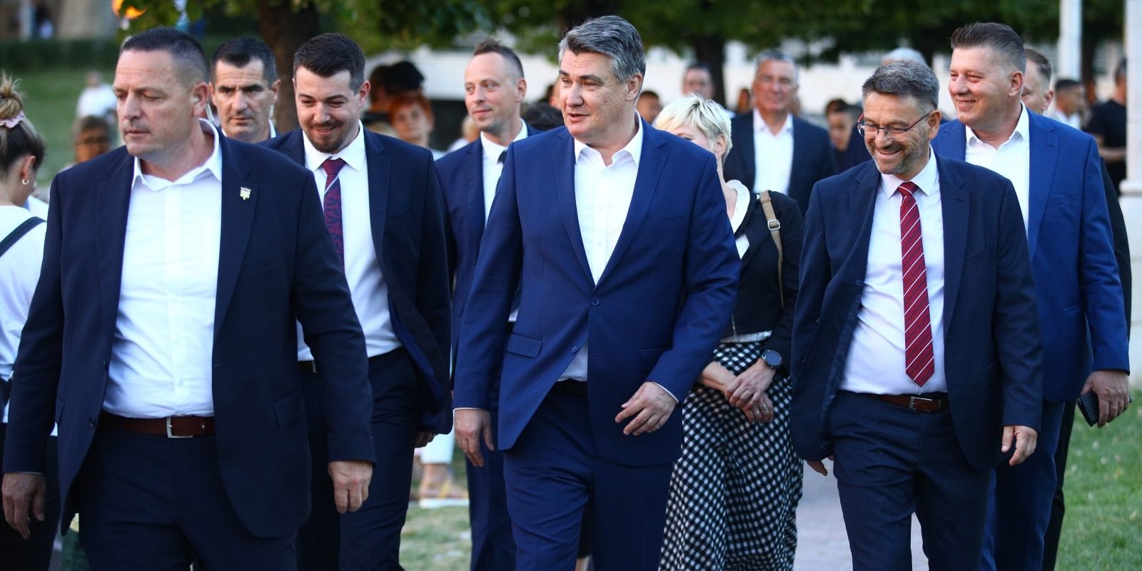 Milanović položio vijenac kod spomen obilježja poginulim hrvatskim braniteljima u Solinu