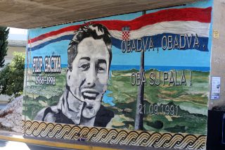 U Primoštenu napravljen povijesni mural “Obadva, obadva, oba su pala!”