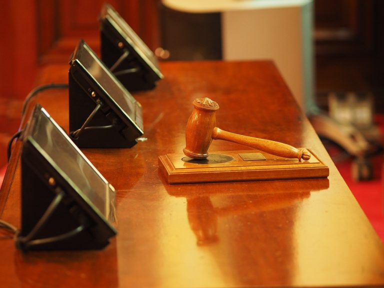 judge-1587300_1280-768×576