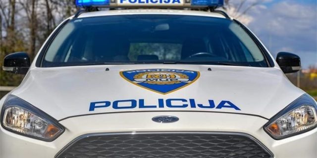 policija automobil 2
